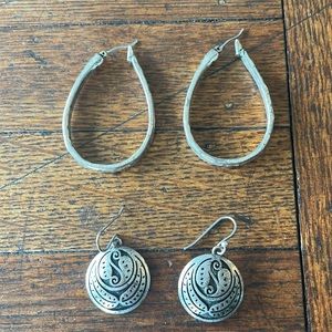 2 pairs of Vintage America silver tone earrings. Oval & leave embossed designs.